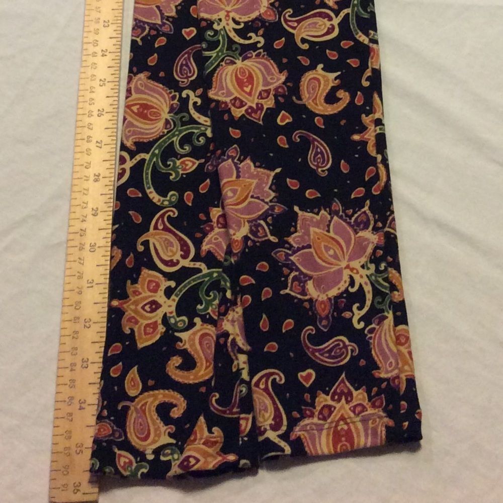 LuLaRoe Leggings Soft Floral over Black “One Sz”